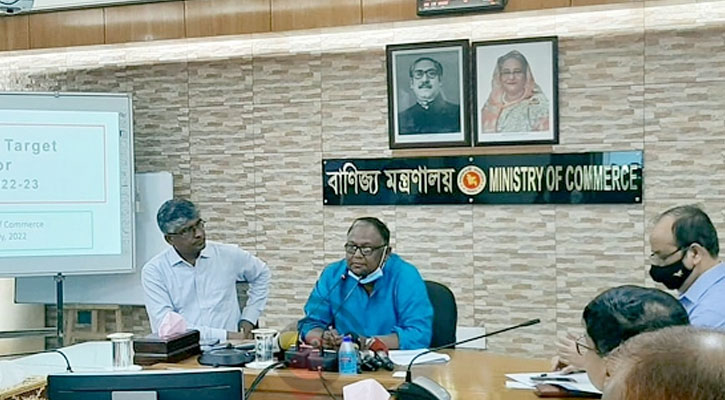 চলতি অর্থবছরে রপ্তানি আয়ের লক্ষ্য ৬৭ বিলিয়ন ডলার