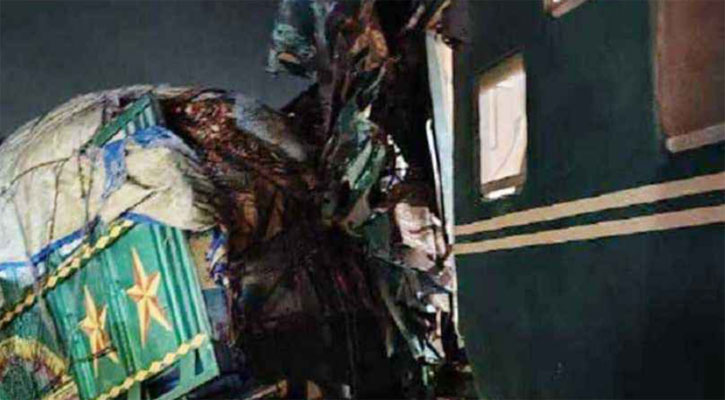 গাজীপুরে ট্রাকে ট্রেনের ধাক্কায় দুইজন নিহত 