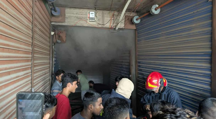 গুলিস্তানে মার্কেটে আগুন, নিয়ন্ত্রণে ১১ ইউনিট