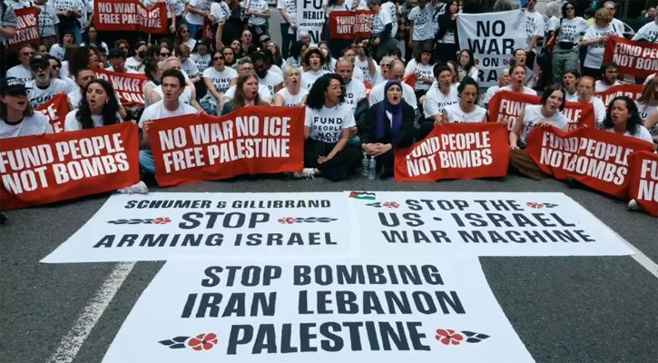 ইসরায়েলকে অস্ত্র সহায়তার বিরুদ্ধে নিউইয়র্কে বিক্ষোভ, আটক শতাধিক