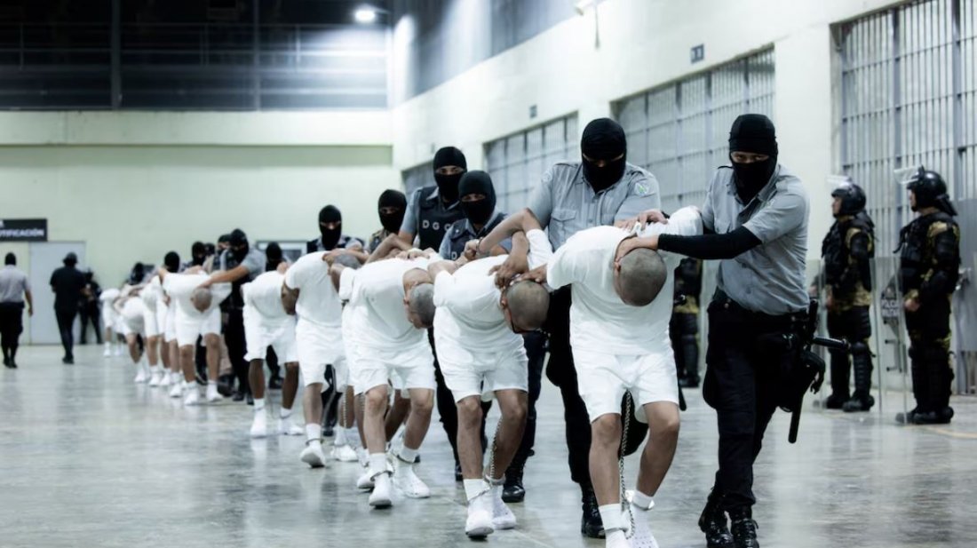 আদালতের নিষেধ সত্ত্বেও অভিযুক্ত ভেনেজুয়েলানদের বহিষ্কার করলো যুক্তরাষ্ট্র