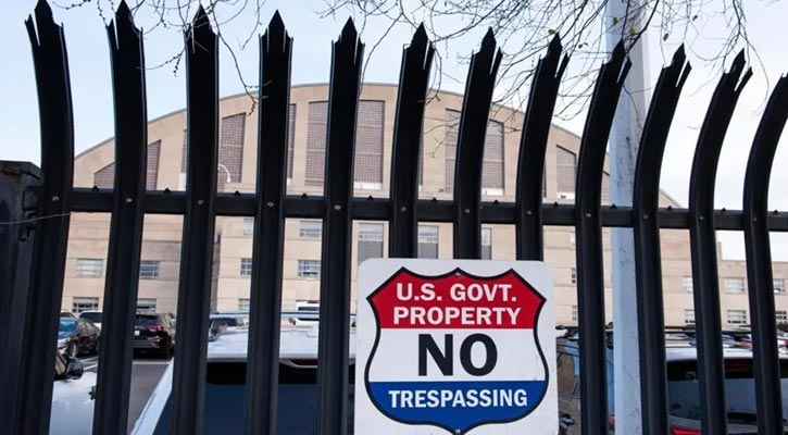 সব অভিবাসন প্রক্রিয়া বন্ধ ঘোষণা করল যুক্তরাষ্ট্র