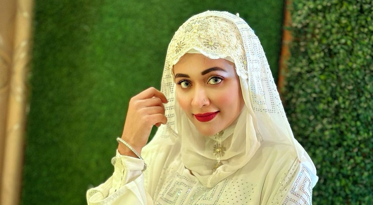 মানসিক প্রশান্তির জন্য আবারও ওমরাহতে যেতে চাই: অহনা