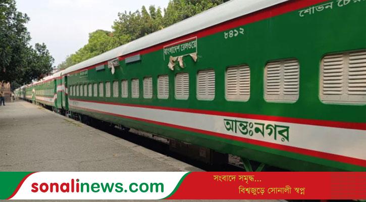 ভারত থেকে এলো ১৮টি ব্রডগেজ রেলকোচ